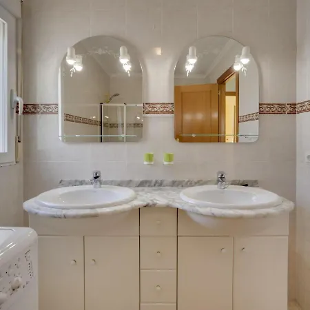 Fabulous In With Swimming Pool Holiday home *
